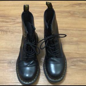 Dr. Martens 1460 black leather combat boots sz. 7